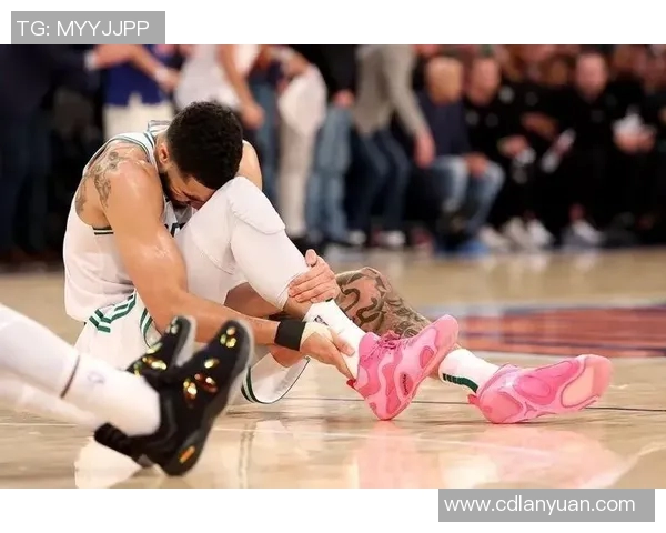 球迷炸锅：塔图姆这一行为引热议！